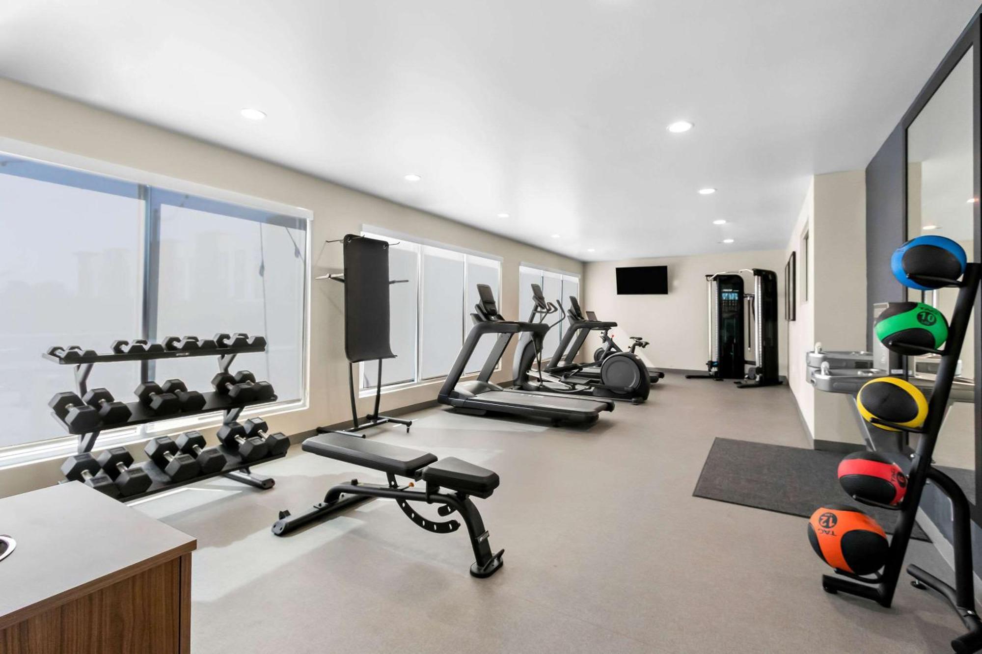 Everhome Suites Glendale Sports Entertainment District ภายนอก รูปภาพ